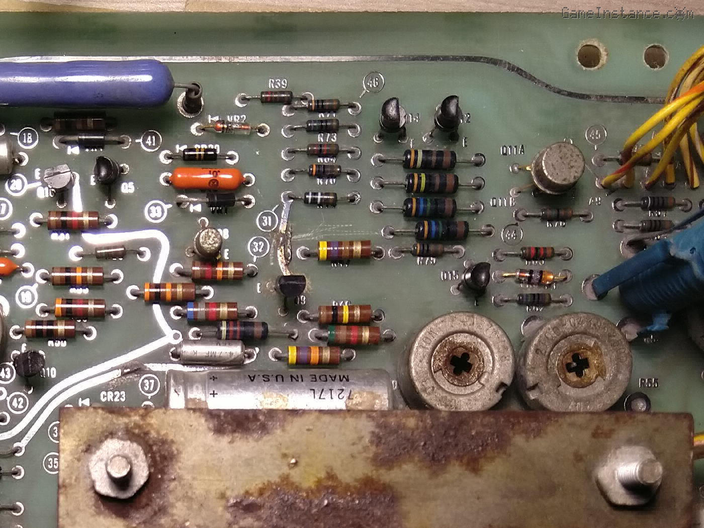 HP 6289A: a zoom into the reference regulator region. Top traces interrupted, likely to isolate sub-circuits.