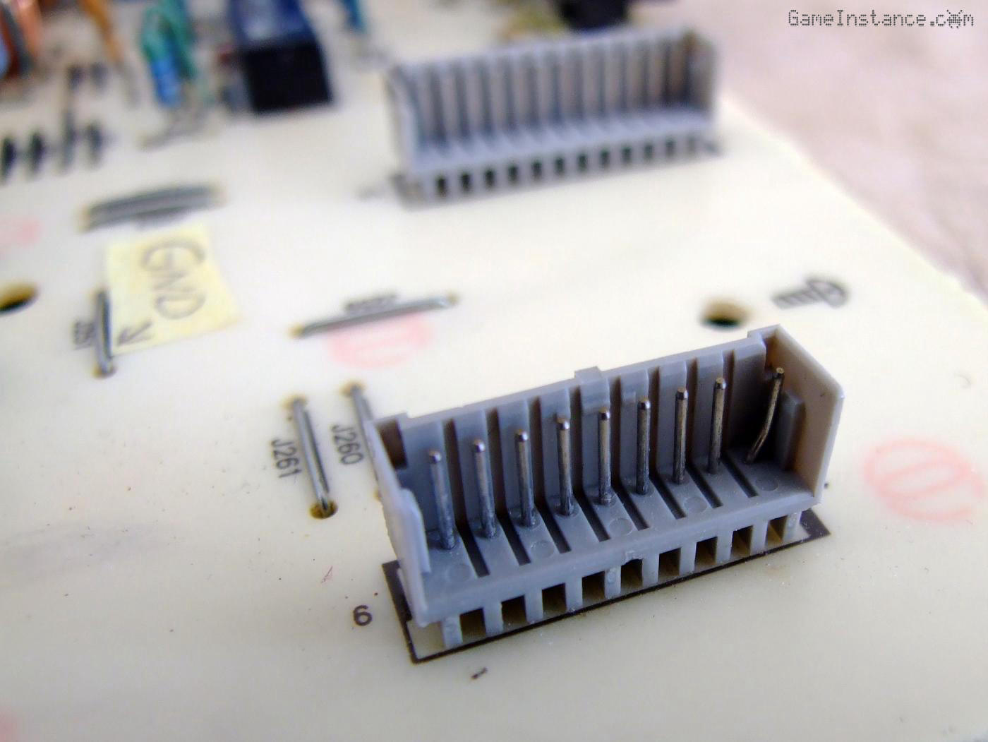 Technics SU-VX920 - main PCB grounding issue caused by a bent pin on the input PCB connector