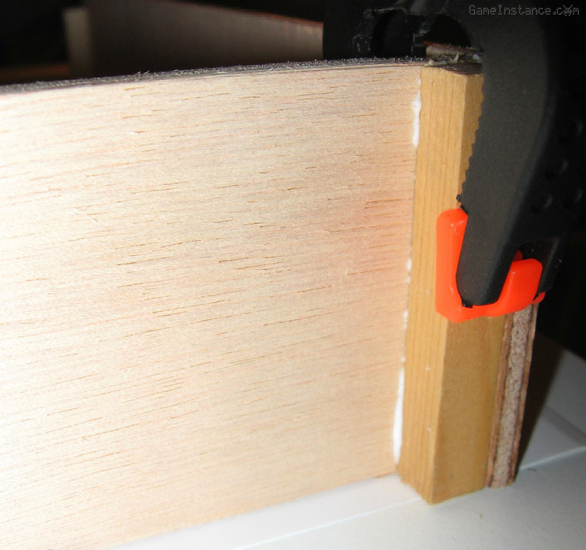 UV-Box - 9x9 mm wooden sections reinforcing the perpendicular joints between plywood panels