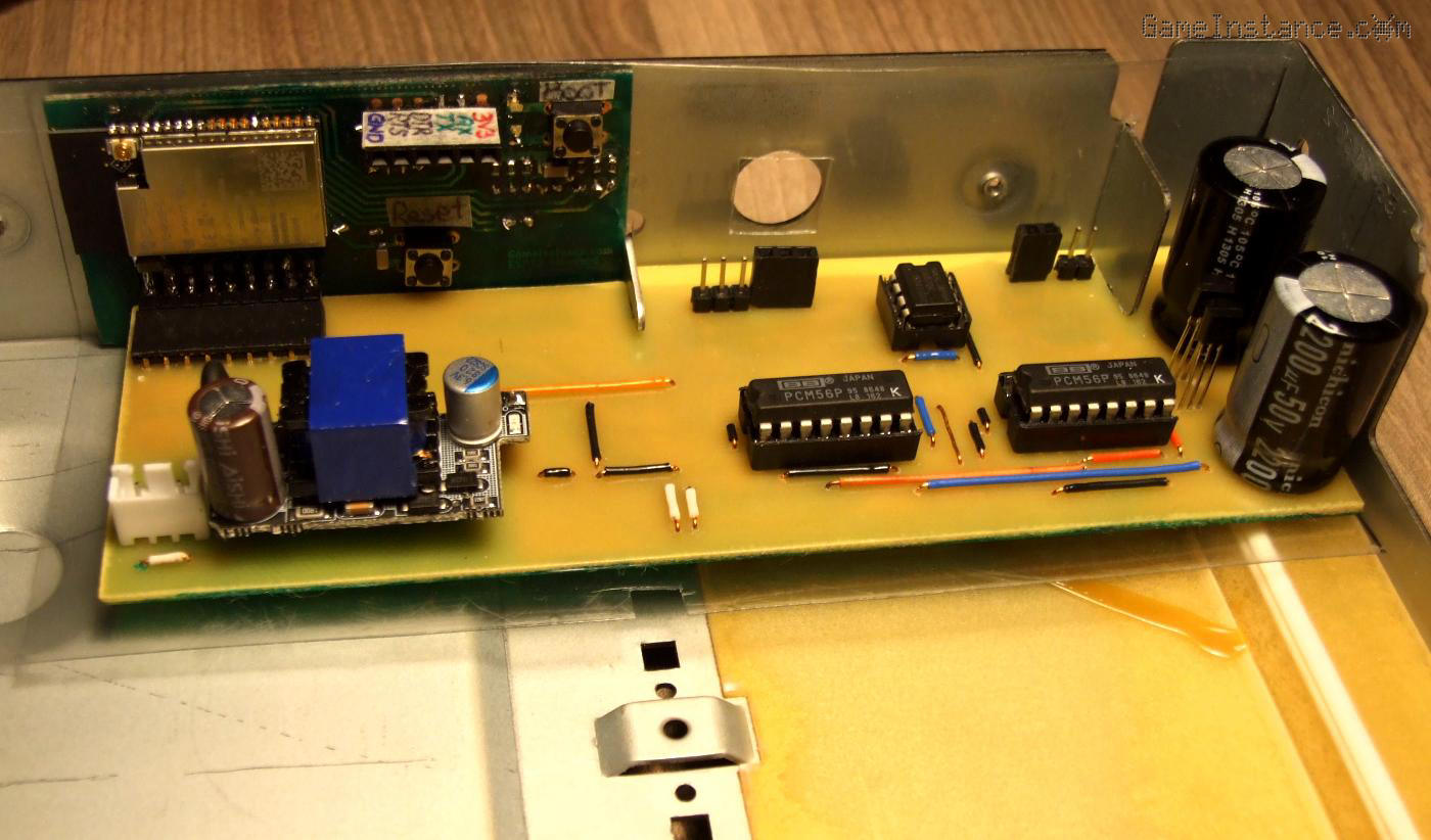 ST-S505 case hosting the add-on player boards instead of the optional grid filtering ferrite beads